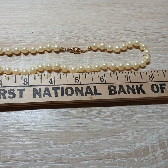Avon Gold Tone Cream Faux Pearl Necklace Vintage Costume Jewelry #97 - Picture 7 of 7